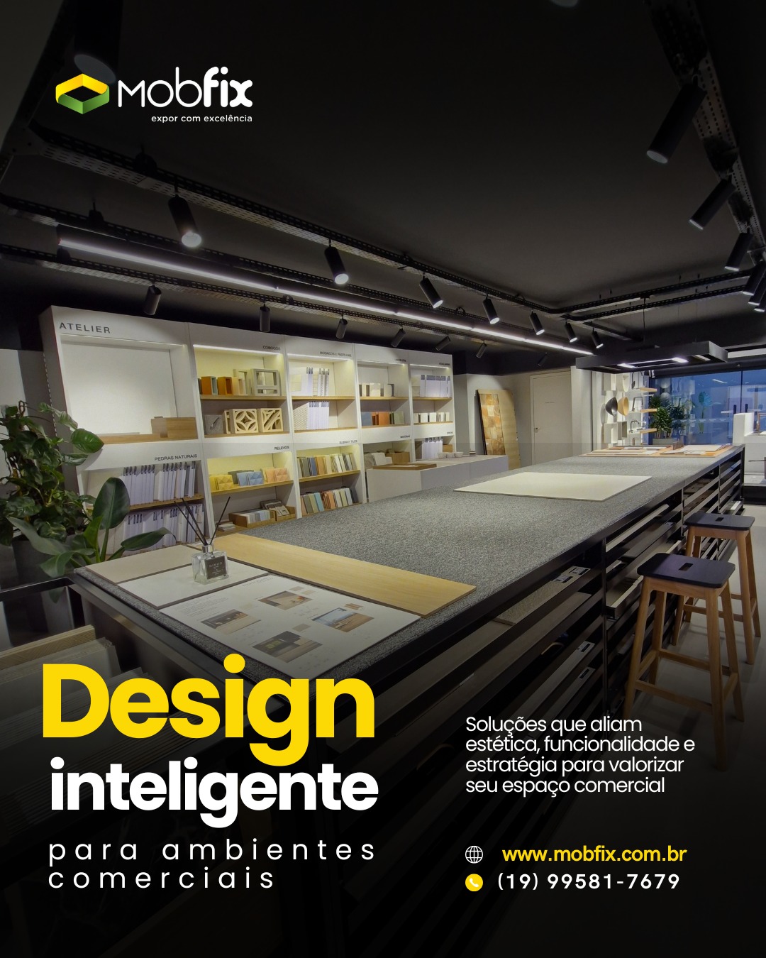 Showroom moderno da Mobfix, com móveis planejados, iluminação de trilho e mesa central com mostruários. Ambiente sofisticado, organizado e voltado para apresentação de materiais e soluções de design comercial.